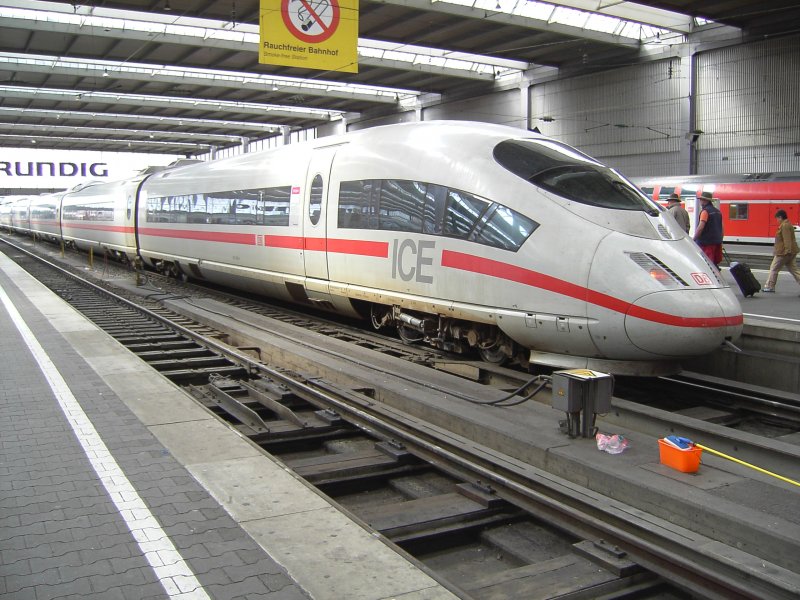 Ein ICE 3 in Mnchen Hauptbahnhof am 09.09.2007