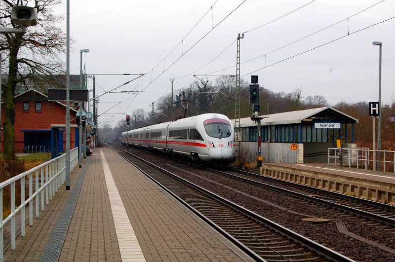 Ein ICE der Baureihe 411 durchfhrt am 06.12.08 den Bahnhof Burgkemnitz in Richtung Zielbahnhof Leipzig Hbf.