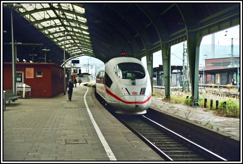 Ein ICE von Dortmund nach Basel SBB fhrt aus dem Bahnhof Hagen aus.