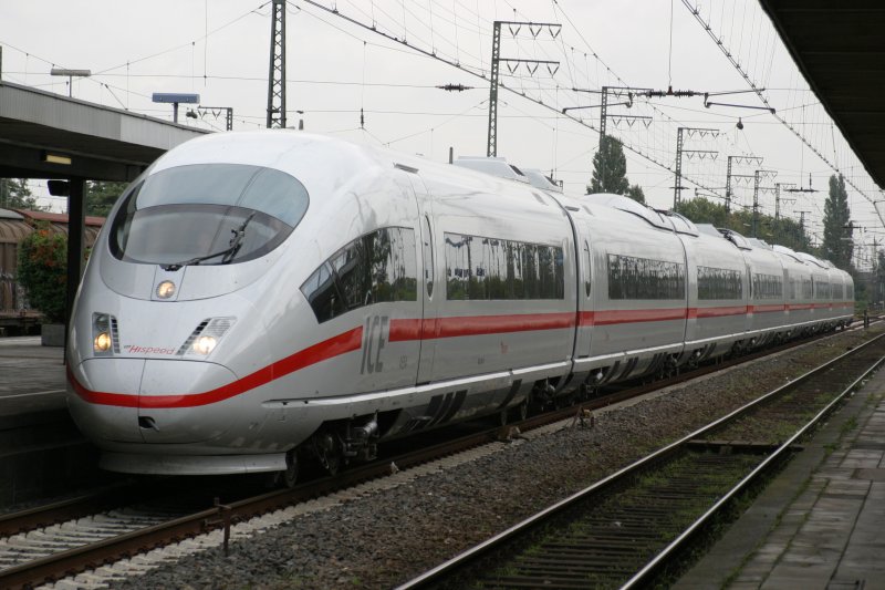 Ein ICE durchf�hrt Emmerich