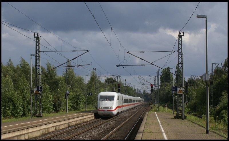 Ein ICE mit Fahrtziel Kiel durchfhrt am 27.07.2007 Elmshorn.