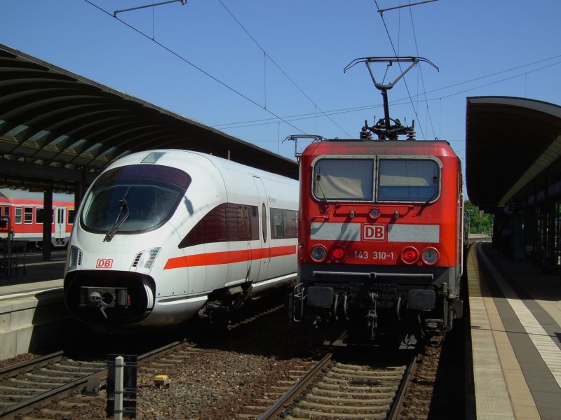 Ein ICE-T und die 143 310 am 10.05.2008 in Lichtenfels. 