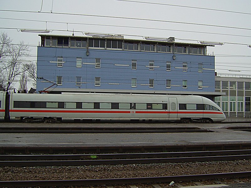 Ein ICE T am 02.02.2008 bei der Durchfahrt in Rosenheim. 