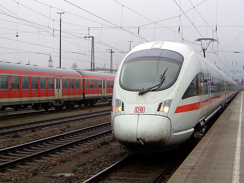Ein ICE-T am 09.12.2007 bei der Einfahrt in Regensburg Hbf. Das wahr der erste Tag das ein ICE-T auf der Verbindung Frankfurt-Wien Fahrplanmig fuhr.