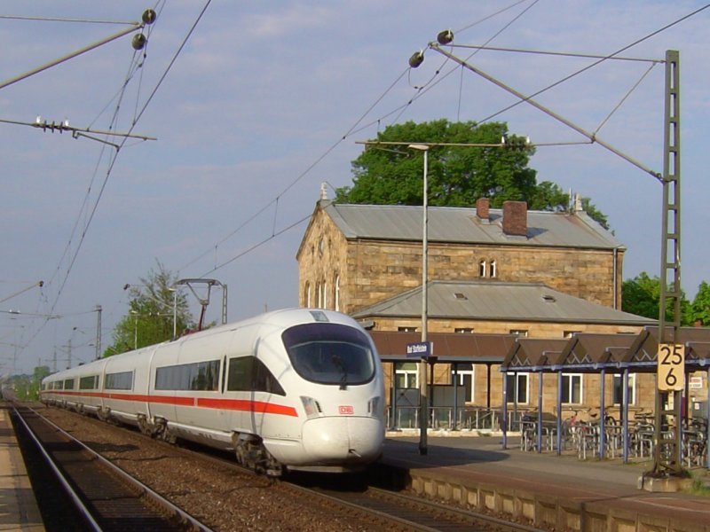 Ein ICE-T am 13.05.2008 bei der Durchfahrt in Bad Staffelstein 