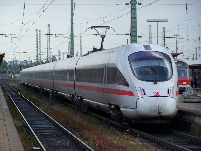 Ein ICE-T bei auf der Fahrt von Mnchen Hbf nach Hamburg-Altona ber Berlin Hbf. Aufgenommen in Ingolstadt Hbf im Sommer 2007