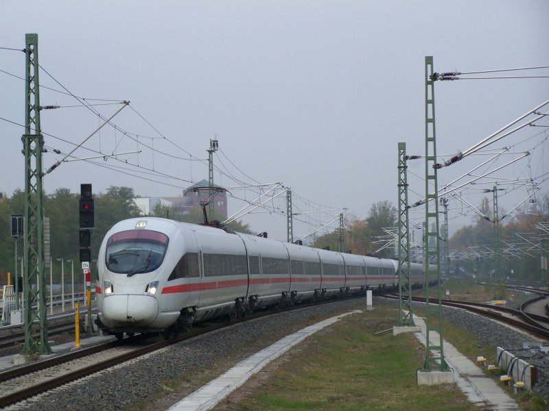 Ein ICE-T bei der Einfahrt in den Bahnhof Berlin-Sdkreuz. Der ICE fuhr von Hamburg-Altona nach Mnchen Hbf. Aufgenommen am 28.Oktober 2007
