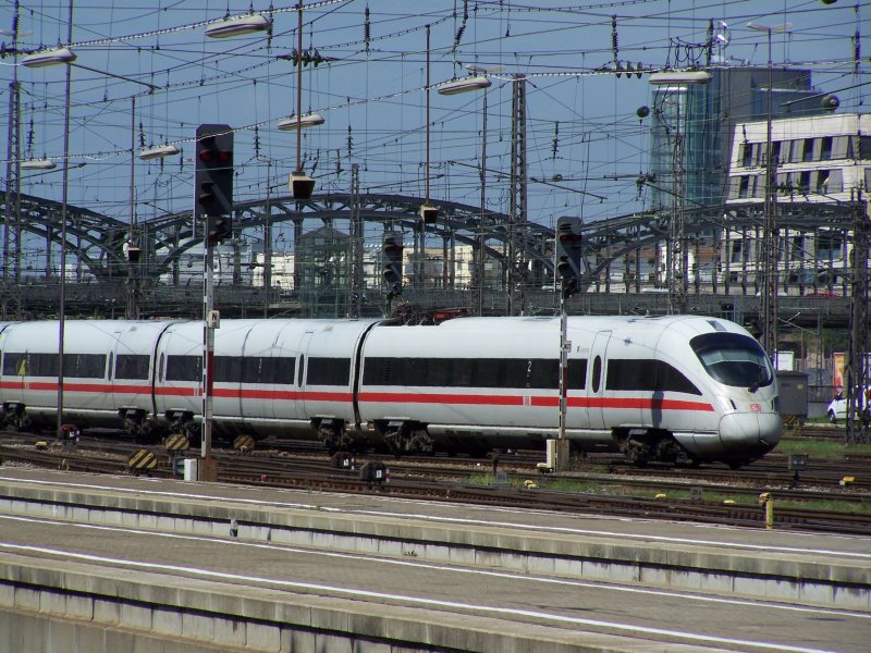 Ein ICE-T bei der einfahrt nach Mnchen Hbf. Der zug kam aus Hamburg-Altona und endete in Mnchen Hbf. Aufgenommen im Sommer 2007