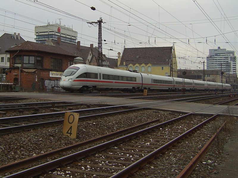 Ein ICE T BR 411 am 29.12.2007 bei der Durchfahrt in Frth. 