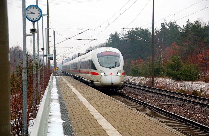 Ein ICE-T der BR 411 durchfhrt am 22.02.09 Burgkemnitz in Richtung Leipzig.