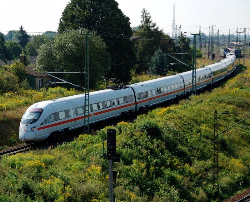 Ein ICE-T der BR 411 fhrt am 15.08.09 durch Grokorbetha nach Leipzig.