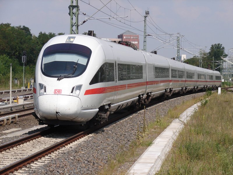 Ein ICE-T BR 411 hat Einfahrt in den Bahnhof Berlin Gesundbrunnen. Nach kurzen Aufenthalt geht es weiter nach Leipzig,Nrnberg,Ingolstadt,Mnchen. Aufgenommen am 09.08.07