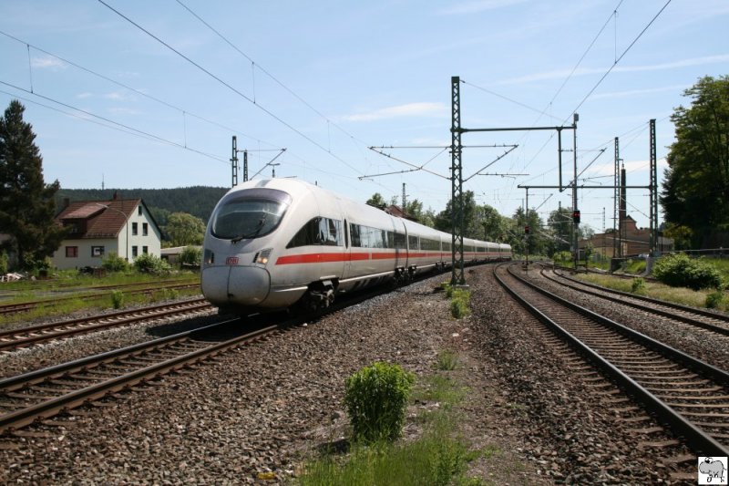 Ein ICE-T durchfhrt am 17. Mai 2009 den Bahnhof Kronach.