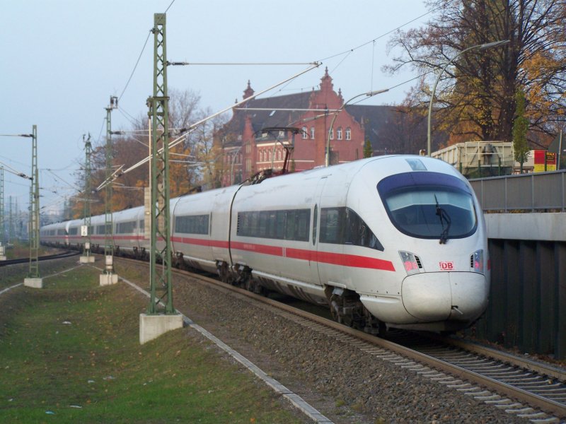 Ein ICE-T von Mnchen Hbf nach Hamburg-Altona fuhr am 28.oktober 2007 aus dem Bahnhof Berlin-Sdkreuz aus.