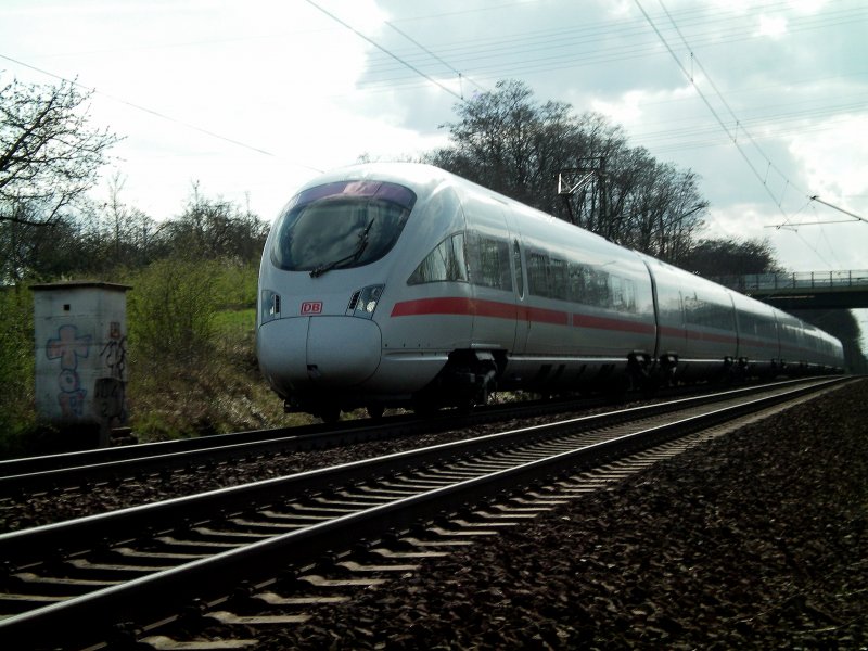 Ein ICE-T verlsst hier die Thringische Landeshauptstadt Erfurt Richtung Leipzig.Mrz 2008