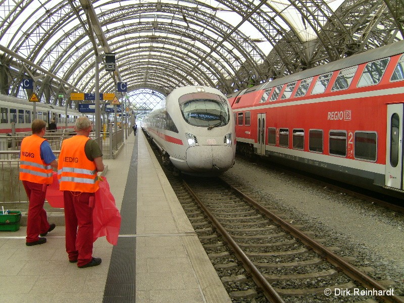 Ein ICE-T2 kommt gerade aus Richtung Leipzig im Dresdener Hbf auf Gl.2 an.