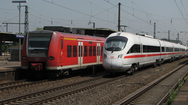 Ein ICE-TD und 425 in Kln Messe/Deutz.