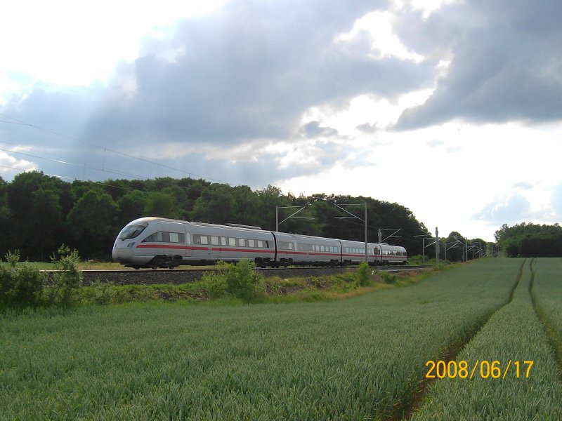 Ein ICE TD fhrt am 17.06.08 als ICE 37 aus Berlin- Ostbahnhof Richtung Kopenhagen. Aufgenommen kurz hinter Reinfeld (Holst.).