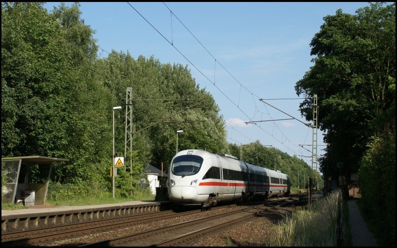 Ein ICE-TD mit Fahrtziel Aarhus durchfhrt am frhen Abend des 21.06.2008 den Haltepunkt Prisdorf.