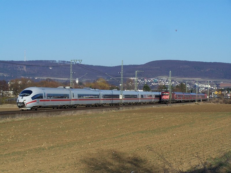 EIn ICE-Umleiter bei Aalen. Dieser ICE wurde wegen einem Personenunfall umgeleitet und legte einen Zwischenstop in Aalen ein. Die Fahrgste konnten dann mit einem RegionalExpress nach Ulm Hbf fahren. Der Zug fuhr anschlieend weiter in Richtung Stuttgart Hbf. Aufgenommen am 24.02.08 bei Aalen.