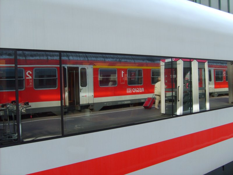 Ein ICE1 aus Hamburg-Altona in Stuttgart Hbf. 26.04.09 