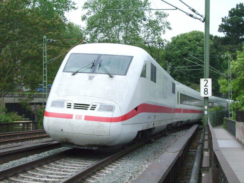 Ein ICE1 erreicht nach der Rheinberquerung als ICE 926 Nrnberg Hbf - Kiel Hbf demnchst Mainz Hbf. 19.05.08
