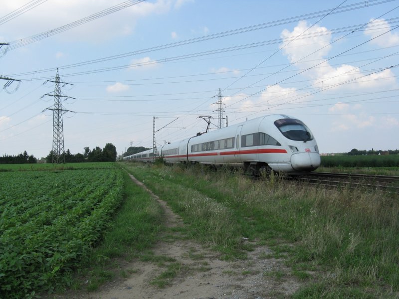 Ein ICE2801 als Ersatzzug von ICE373 von Berlin nach Basel SBB.Am 16.08.08 bei der durchfahrt in Lampertheim.