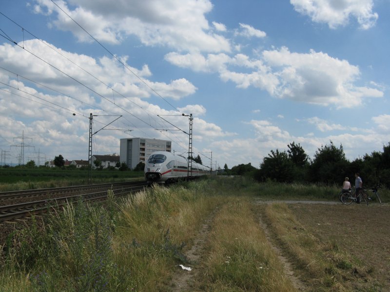Ein ICE519 von Dortmund Hbf nach M�nchen Hbf.Am 29.06.08 bei der durchfahrt in Lampertheim.