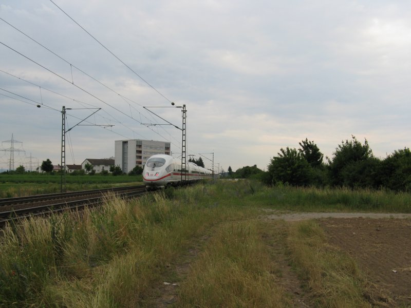 Ein ICE614 von Dortmund Hbf nach M�nchen Hbf.Am 22.06.08 bei der durchfahrt in Lampertheim.