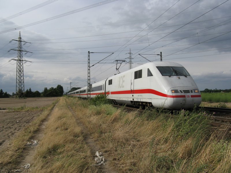 Ein ICE691 von Berlin nach Mnchen Hbf.Am 08.07.08 bei der durchfahrt in Lampertheim.