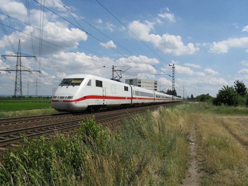 Ein ICE72 von Zrich HB nach Hamburg-Altona.Am 29.06.08 bei der durchfahrt in Lampertheim.