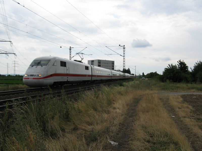 Ein ICE72 von Zrich HB nach Hamburg-Altona.Am 11.07.08 bei der durchfahrt in Lampertheim.