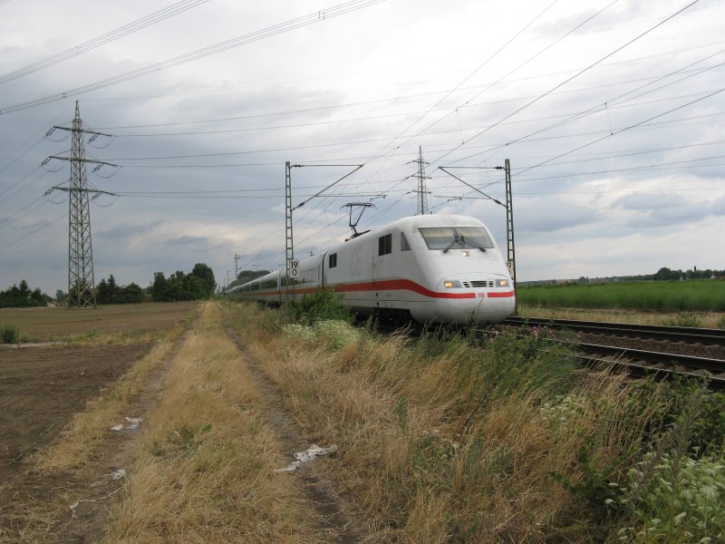 Ein ICE75 von Hamburg-Altona nach Zrich HB mit +40.Am 11.07.08 bei der durchfahrt in Lampertheim.