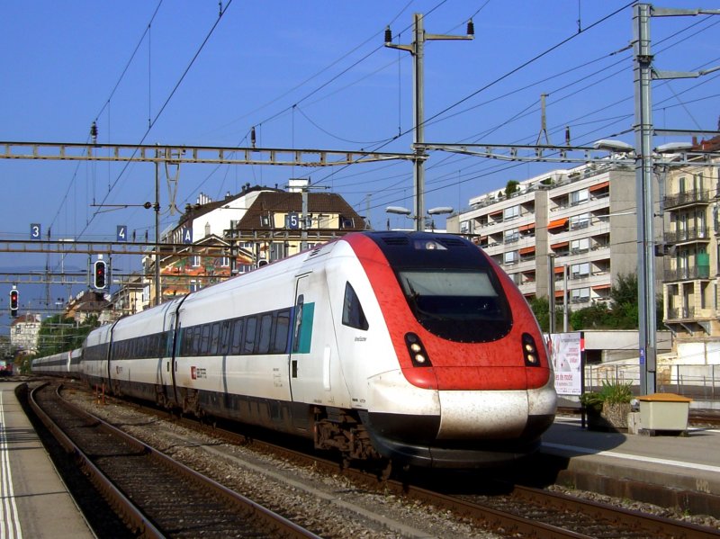 Ein ICN am 28.08.2008 bei der einfahrt in Neuchtel. 