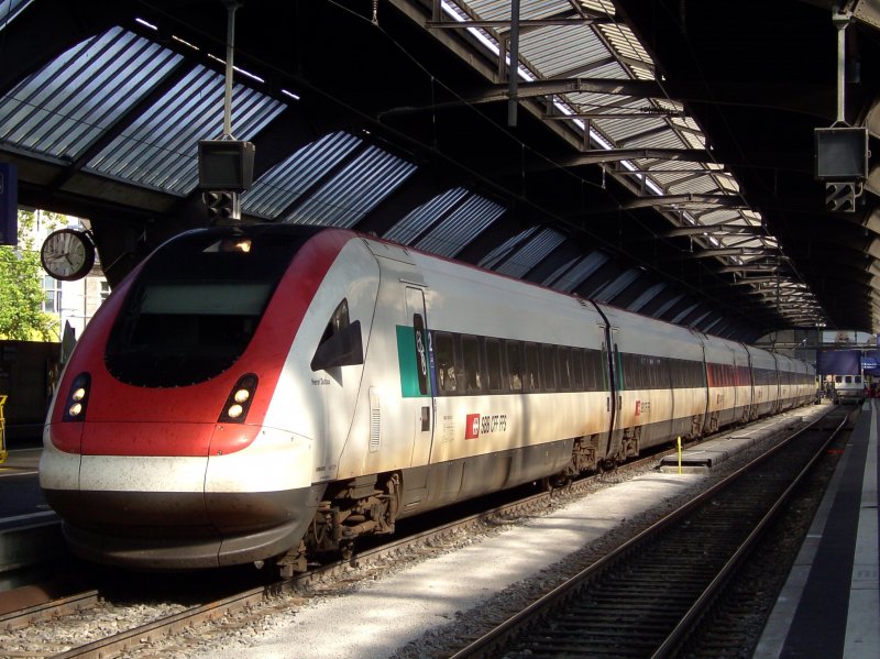 Ein ICN am 29.08.2008 bei der Ausfahrt aus Zrich Hbf. 