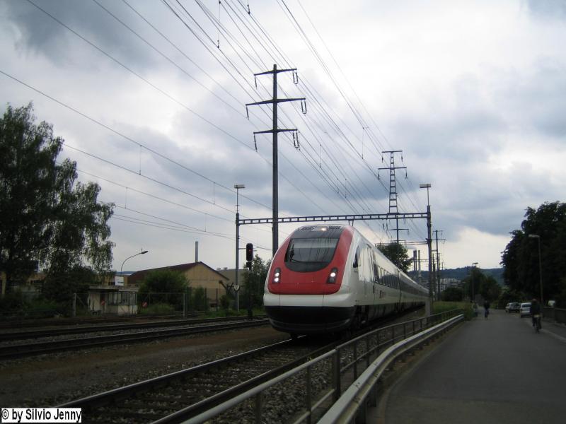 Ein ICN fuhr am 6.6.05 als ICN 2129 nach Konstanz durch Oberwinterthur.