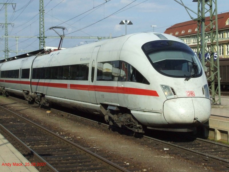 Ein ICT, der im CH und DB Netz fahren kann steht in Singen (Htw.) zur Abfahrt nach Zrich bereit. Er kam gerade aus Stuttgart Hbf (25.08.2007)