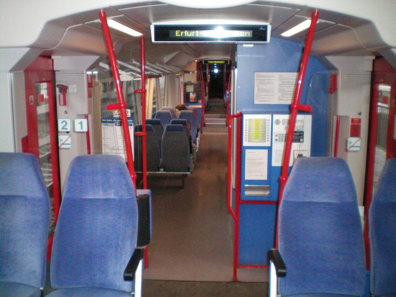 Ein Innenraum eines Regioshuttle, hier die Variante der Sd Thringen Bahn,inkl.Fahrkartenautomat und WC.10.04.2008