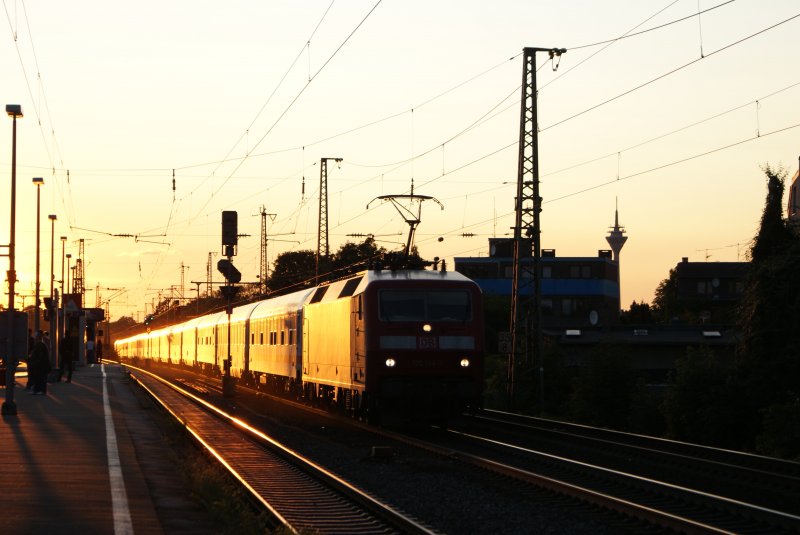 Ein Inter City im letzten Abendlcht in D�sseldorf Oberbilk am 14.09.2008
