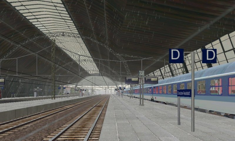 Ein InterRegio im Bahnhof Dresden-Neustadt, der nach einen 5-mintigen Aufenthalt weiter nach Dresden Hauptbahnhof fhrt.
