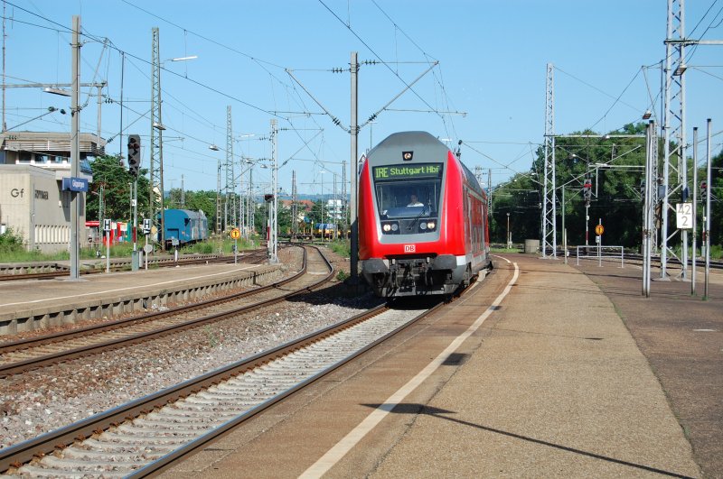 Ein IRE aus Lindau f�hrt am 23.5.2009 in den Bahnhof von G�ppingen ein.