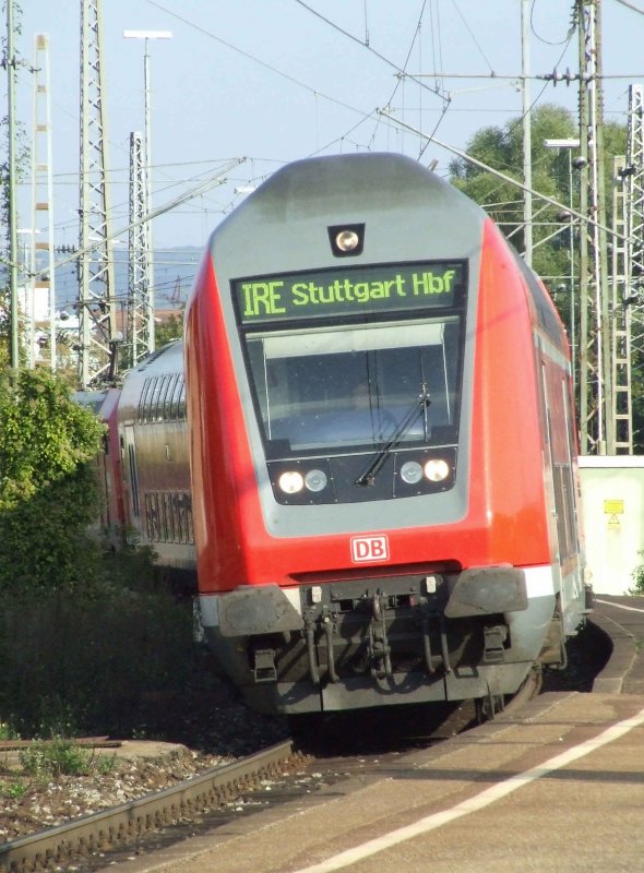 Ein IRE aus Richtung Ulm fhrt in den Bahnhof Gppingen ein. (15.09.2007)