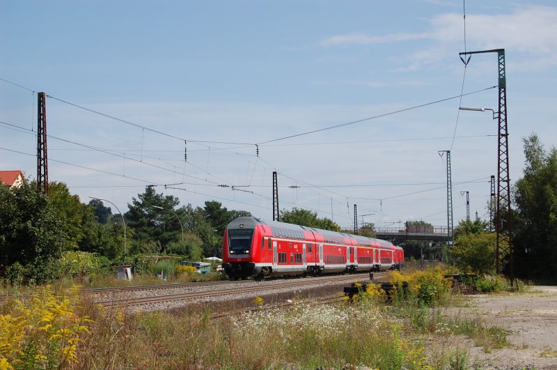 Ein IRE von Lindau nach Stuttgart Hbf kurz nach der Durchfahrt von Uhingen, aufgenommen am 25.8.2009