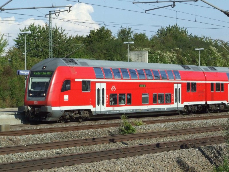 Ein IRE nach Karlsruhe, der soeben auf der NBS von Stuttgart in nur ca.17 min nach Vaihingen/ Enz gefahren ist, verlsst nun Vaihingen in Richtung Mhlacker und Karlsruhe... (24.08.2007)