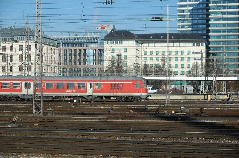 Ein Kalsruher mit Falttr. So gesehen am 11.01.09 an RB 4281 aus Passau in Mnchen Hbf