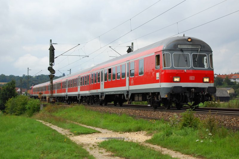 Ein Karlsruher Steuerwagen fhrt am 21.08.07 die RegionalBahn von Geislingen (Steige) nach Ulm HBF, hier in Hhe Halzhausen aufgenommen.