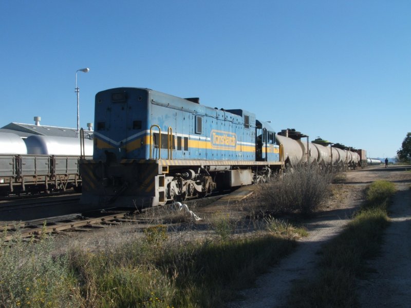 Ein Kesselwagenzug ist am Endpunkt Grootfontein der  Kupferstrecke  (Otavi - Grootfontein) eingetroffen. 