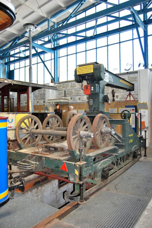 Ein kleiner Kran der LVB, Leipzig Mckern 17.05.09