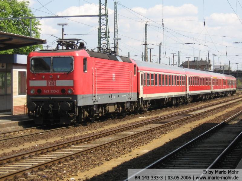 Ein kleiner Zufall wie ich finde, hier zu sehen eine BR143 333-3 mit dem RE18 gesehen am 03.05.06 in Cottbus.