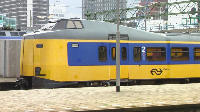 Ein Koploper steht am 3. August 2006 in Den Haag Centraal.